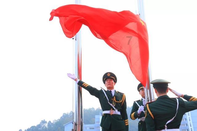 见证历史！他收藏火柴盒贴画四十余年 细心收藏十二万枚“火花”