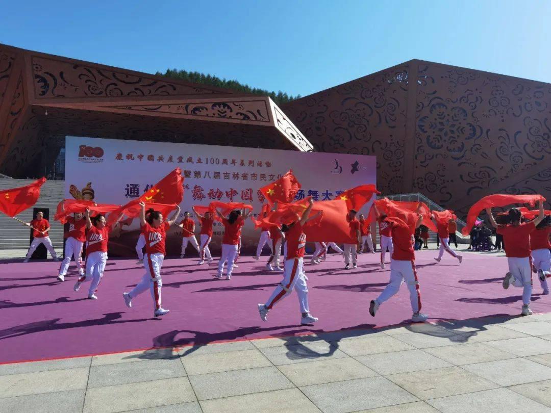 市自然资源和规划局相关负责同志到驻点村走访慰问困难群众