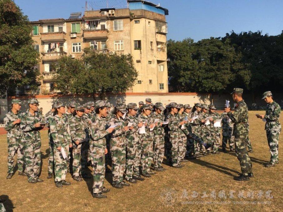 一眼触动的emo文案句句破防游戏画面