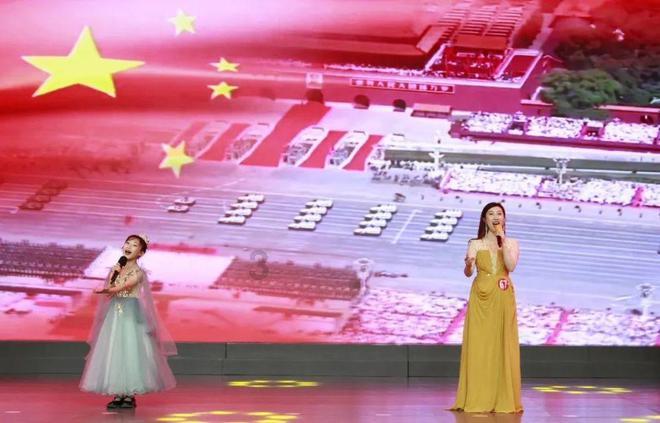 琳娜整理房间