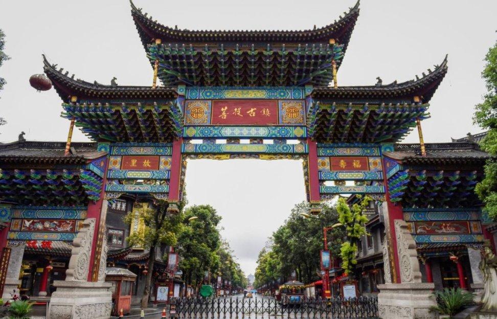 两会现场速递|何英代表:进一步加大对万山区易地扶贫搬迁后续扶持力度